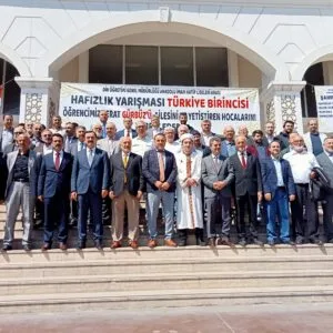 Düzce, Hafızlık Yarışması Türkiye Şampiyonu Berat Gürbüz’ü bağrına bastı – Birlik Haber Ajansı