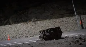 Gümüşhane’de heyelan: Yol trafiğe kapatıldı – Birlik Haber Ajansı