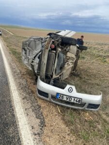 Beypazarı’nda ıslak yol kazaya sebebiyet verdi: 3 yaralı – Birlik Haber Ajansı