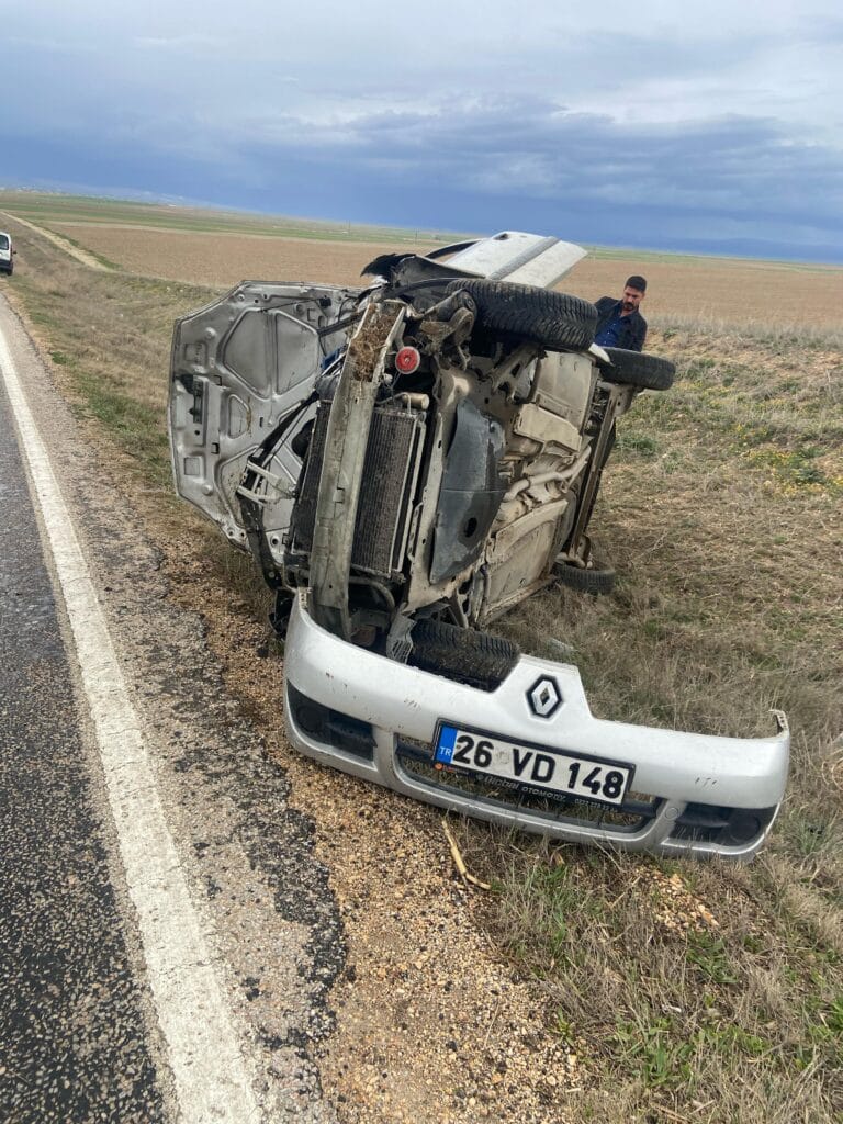Beypazarı’nda ıslak yol kazaya sebebiyet verdi: 3 yaralı – Birlik Haber Ajansı