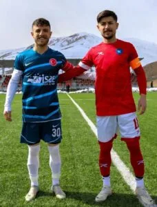 Van’da Aşkan kardeşler final maçında kozlarını paylaşıyor – Birlik Haber Ajansı