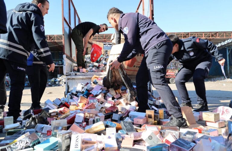 Antalya'da sahte parfüme geçit yok