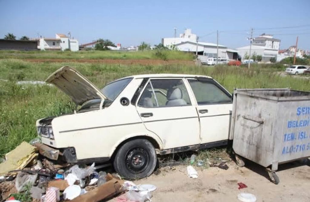 Antalya’da Fiat Tofaş marka otomobil çöpe atıldı – Birlik Haber Ajansı