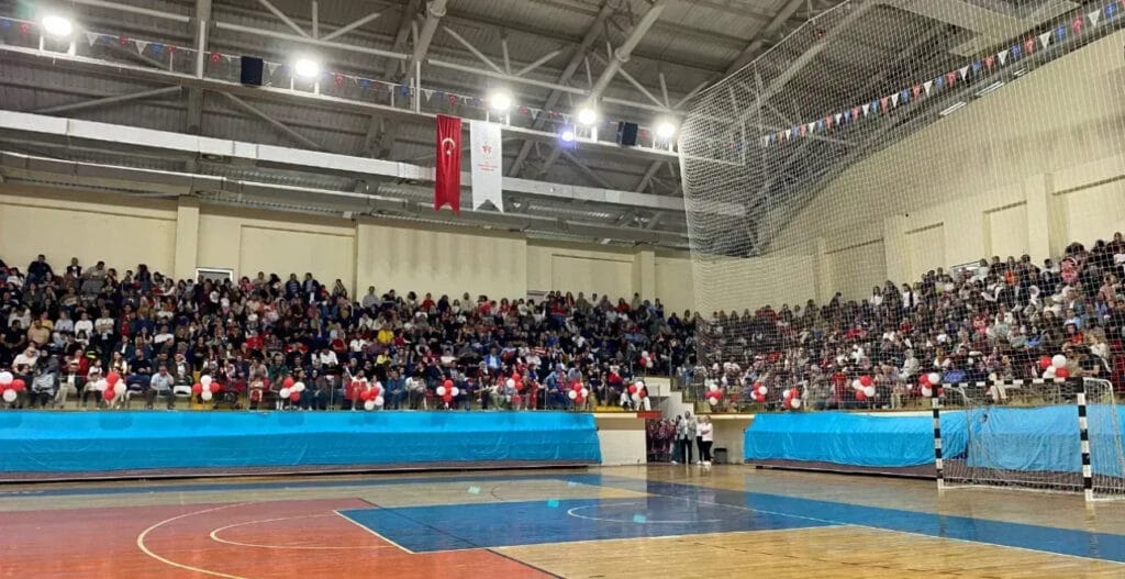 Isparta’da spor salonu yetmiyor, vatandaşlar stadyum istiyor – Birlik Haber Ajansı