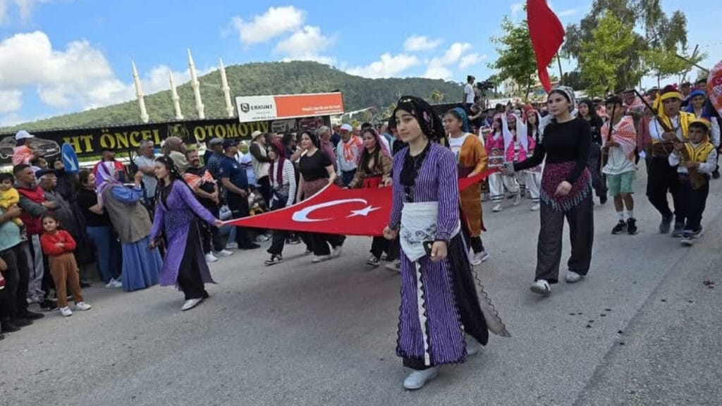 Kumluca’da 26. kez temsili yörük göçü canlandırıldı! – Birlik Haber Ajansı