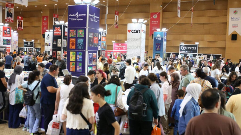 Kitap tutkunları Kepez Kitap Fuarı’na akın etti – Birlik Haber Ajansı