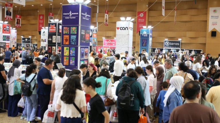 Kitap tutkunları Kepez Kitap Fuarı’na akın etti – Birlik Haber Ajansı