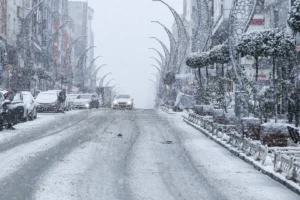 Kırklareli’nde kar yağışı etkisini artırdı: TRT ve NATO yolu kapandı – Birlik Haber Ajansı