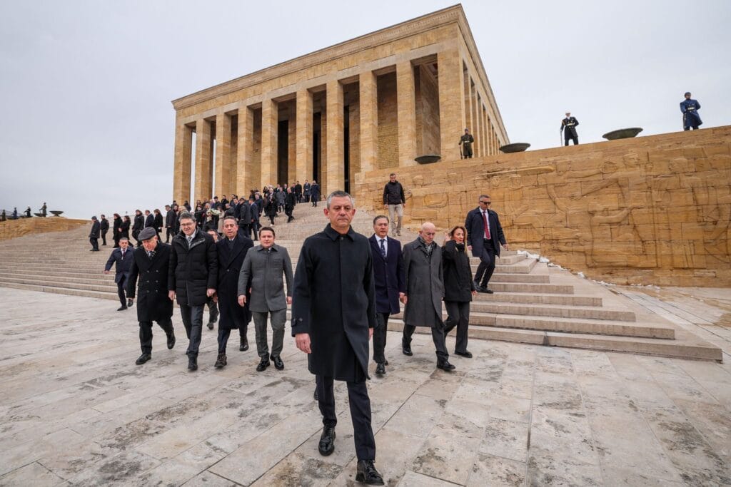 Özgür Özel, PM ve YDK üyeleriyle Anıtkabir’i ziyaret etti! – Birlik Haber Ajansı