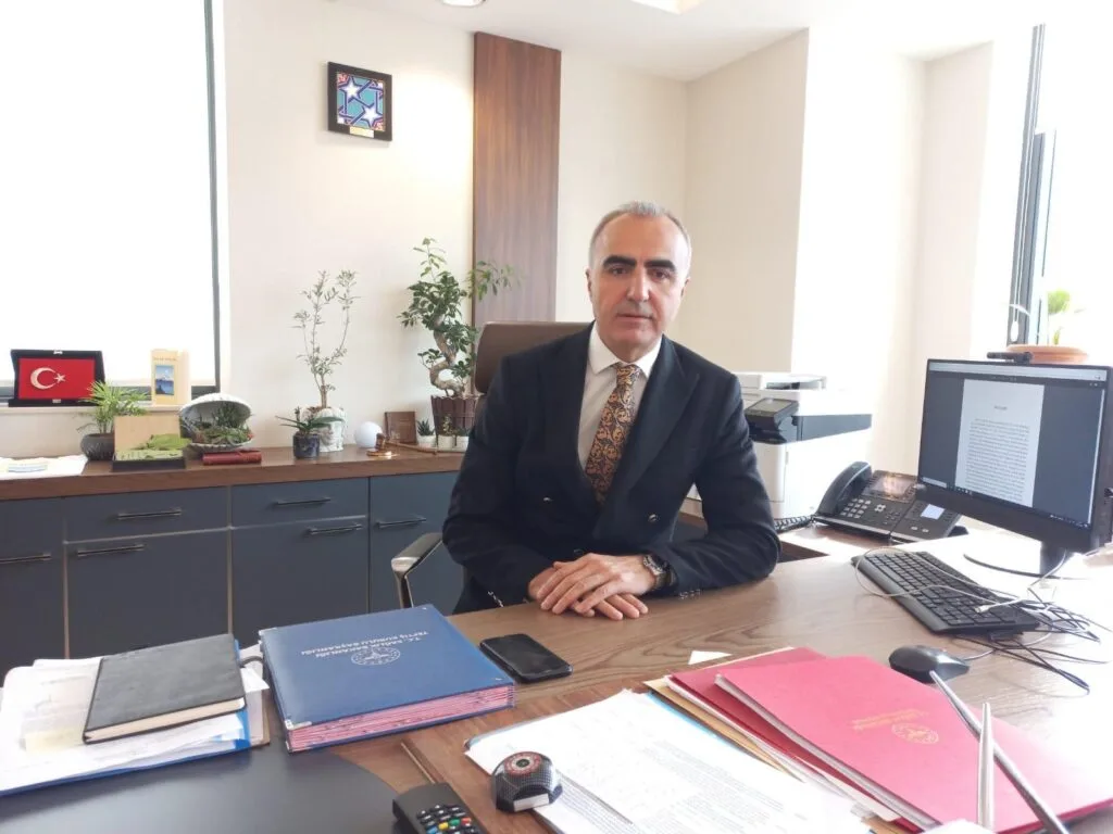 Şahin Savaş’tan ‘Gem Öküzü’ romanı: Bürokrasi ve gücün çürüyen yüzü – Birlik Haber Ajansı