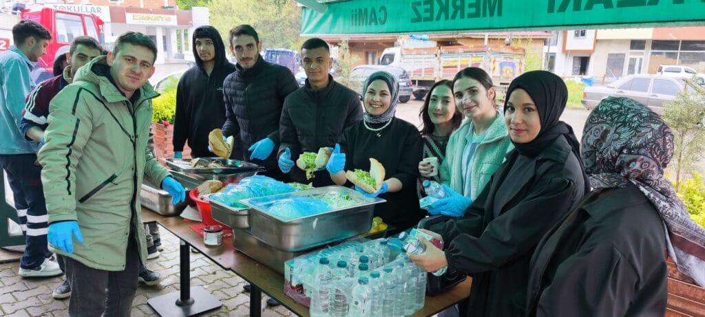 Şalpazarı MYO öğrencileri balık-ekmek şenliği düzenledi – Birlik Haber Ajansı