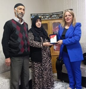 Erzurum’da vatan için evladını feda eden Lütfiye Tokyürek yılın annesi seçildi – Birlik Haber Ajansı