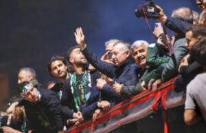 Kocaeli’de Büyükakın’a taraftardan büyük sevgi gösterisi – Birlik Haber Ajansı