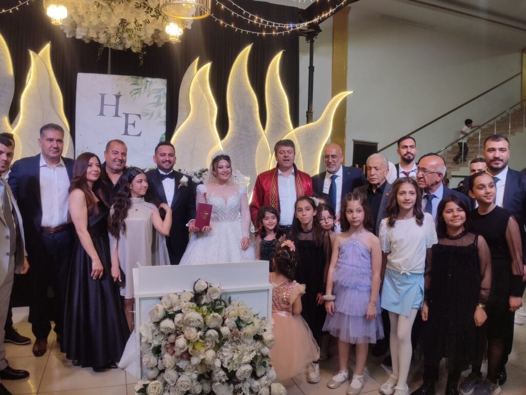 Türkiye bu düğünü konuşuyor: Adıyamanlı köklü aileler Öztürk ve İlik aileleri dünür oldu – Birlik Haber Ajansı