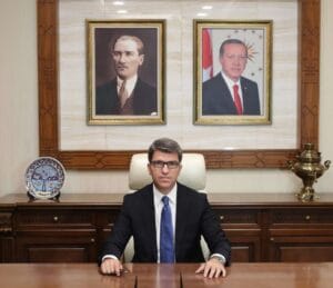 Amasya Valisi Önder Bakan’dan 1 Mayıs mesajı: “Halka hizmet, Hakk’a hizmettir” – Birlik Haber Ajansı