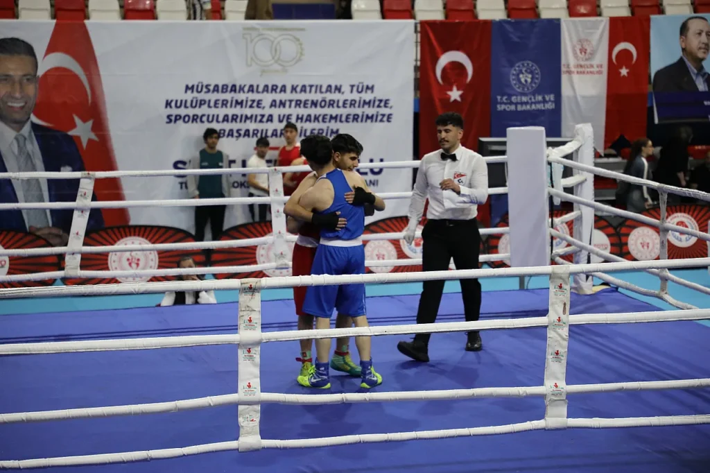 Ağrı’da ‘İsmet Sarı Genç Erkekler Türkiye Ferdi Boks Şampiyonası’ başladı! – Birlik Haber Ajansı