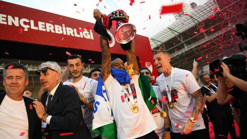 Gençlerbirliği, Süper Lig’e coşkuyla döndü: Eryaman Stadı’nda unutulmaz gece – Birlik Haber Ajansı