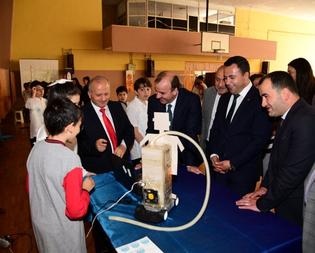 Harezmi Eğitim Modeli kapsamında ‘Suya Yazanlar ve Yazarlık Eğitimi Proje Ürünleri Sergisi’ne yoğun ilgi – Birlik Haber Ajansı