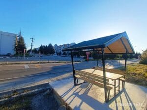 Ayvaşık mahalle muhtarı, yolculara bekleme bankları koydurdu – Birlik Haber Ajansı