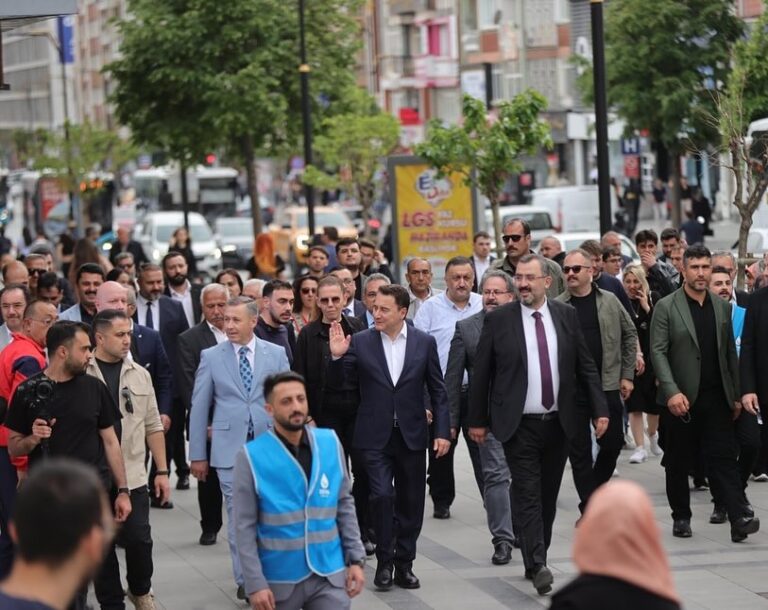 Ali Babacan, “Gençler mutsuz ve umutsuz” – Birlik Haber Ajansı