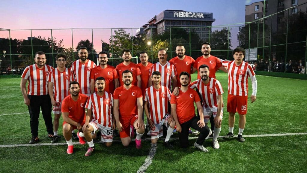 Yavuz Ağıralioğlu, Samsun’da gençlerle yaptığı halı saha maçında 2 gol attı – Birlik Haber Ajansı