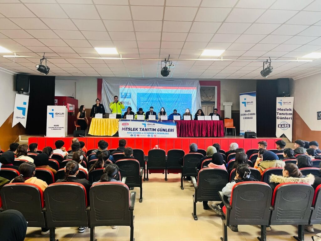 Kağızman’da son sınıf öğrencilerine “Meslek Tanıtım Günü” etkinliği yapıldı – Birlik Haber Ajansı