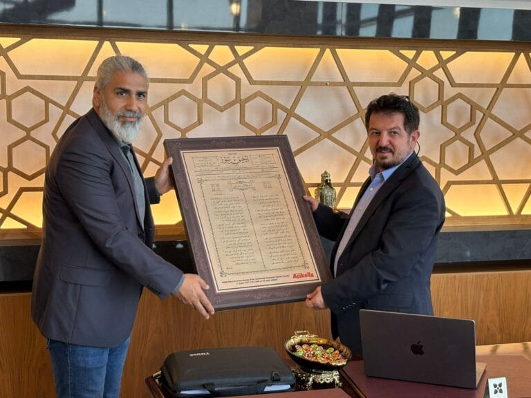 Ataşehir Ankara’nın mimarı Ahmet Haşim Kocaman’a anlamlı hediye; İstiklal Marşı’nın ilk yayımlandığı gazete nüshası – Birlik Haber Ajansı