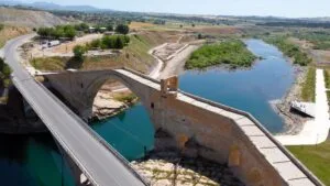 Tarihi köprüye yeni komşu: Malabadi mesire alanı – Birlik Haber Ajansı