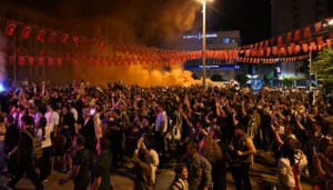 Isparta Belediyesi şampiyonluk maçı için dev ekran kurdu – Birlik Haber Ajansı