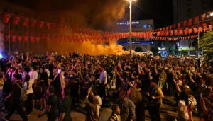 Isparta Belediyesi şampiyonluk maçı için dev ekran kurdu – Birlik Haber Ajansı