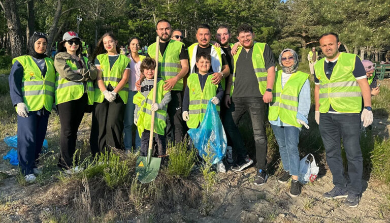 ÜNİAK Gölcük Kampı’nda gençlerden doğaya anlamlı dokunuş – Birlik Haber Ajansı