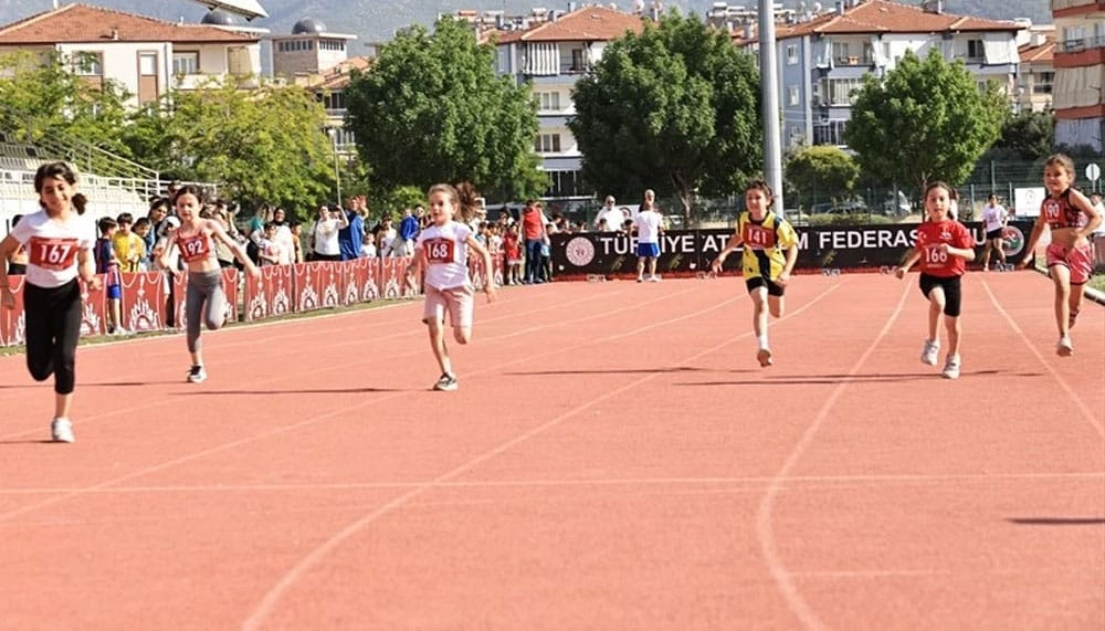“En Hızlı Benim” atletizm yarışmasına yoğun ilgi – Birlik Haber Ajansı