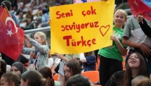 5 bin çocuk, tek bir dil!