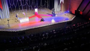 Shakespeare festivalinde kumaşlar dans etti, tiyatro sahneyle buluştu – Birlik Haber Ajansı