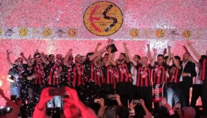 Eskişehirspor şampiyonluğunu sahada kutladı – Birlik Haber Ajansı