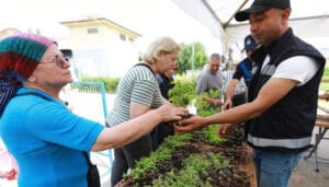 Efes Selçuk’ta yerel tohum fideleri halkla buluştu – Birlik Haber Ajansı