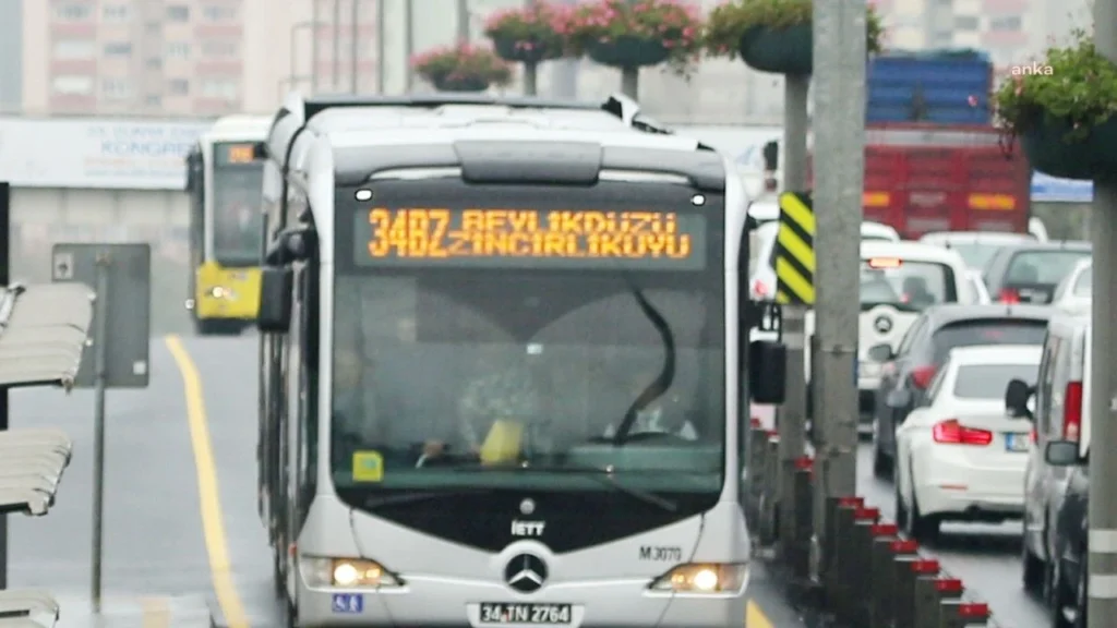Beylikdüzü’nde metrobüs kazası – Birlik Haber Ajansı