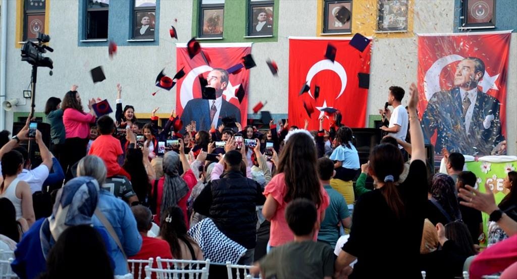 Gelibolu 26 Kasım İlkokulunda mezuniyet coşkusu – Birlik Haber Ajansı