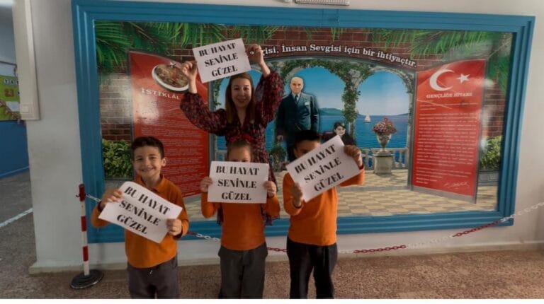 Gelibolu 75. Yıl Cumhuriyet İlkokulu öğrencilerinden Anneler Günü’ne özel kutlama.. – Birlik Haber Ajansı