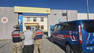 Kars’ta dolandırıcılık suçlusu yakayı ele verdi – Birlik Haber Ajansı