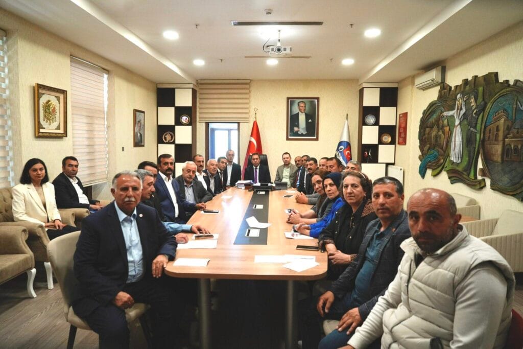 Başkan Ötüken Senger, Muhtarlarla buluştu: “Halkımızın taleplerini birlikte karşılayacağız” – Birlik Haber Ajansı