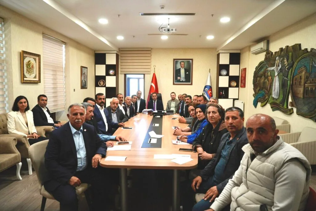 Başkan Ötüken Senger, Muhtarlarla buluştu: “Halkımızın taleplerini birlikte karşılayacağız” – Birlik Haber Ajansı