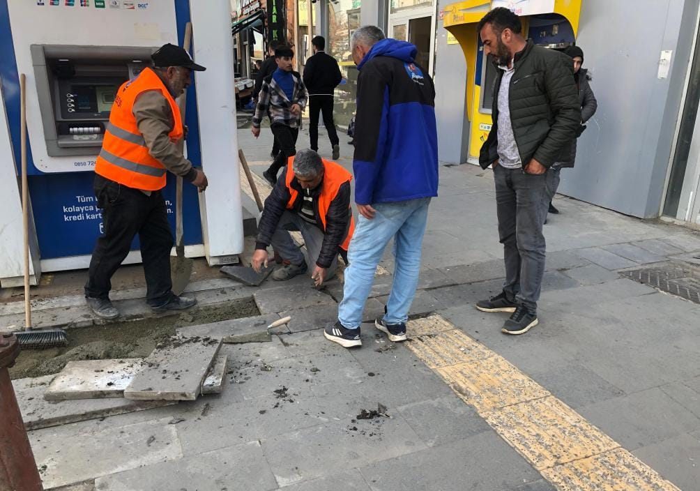 Kars’ta bozulan kaldırımlar belediye ekiplerince onarıldı – Birlik Haber Ajansı