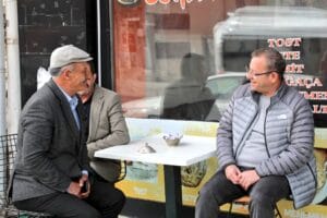 Kars Valisi Polat’tan şehir turu: Esnafa ziyaret, vatandaşla muhabbet – Birlik Haber Ajansı