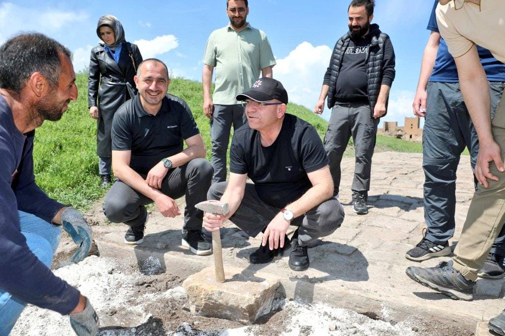 Vali Ziya Polat, Ani Ören Yeri’ndeki sur içi yürüyüş yollarında devam eden çalışmaları inceledi – Birlik Haber Ajansı