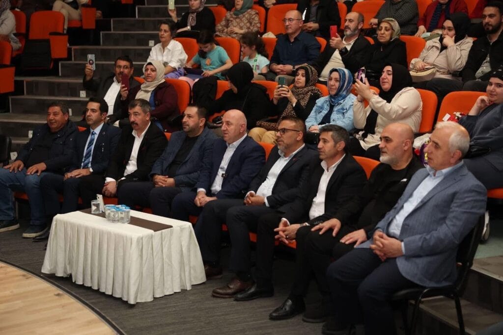 Darıca Karslılar Derneği, Âşık Maksut Feryâdî’nin konserinde buluştu – Birlik Haber Ajansı