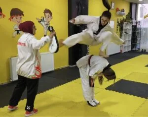 Kars’ta genç kızlardan taekwondo sporuna büyük ilgi… – Birlik Haber Ajansı