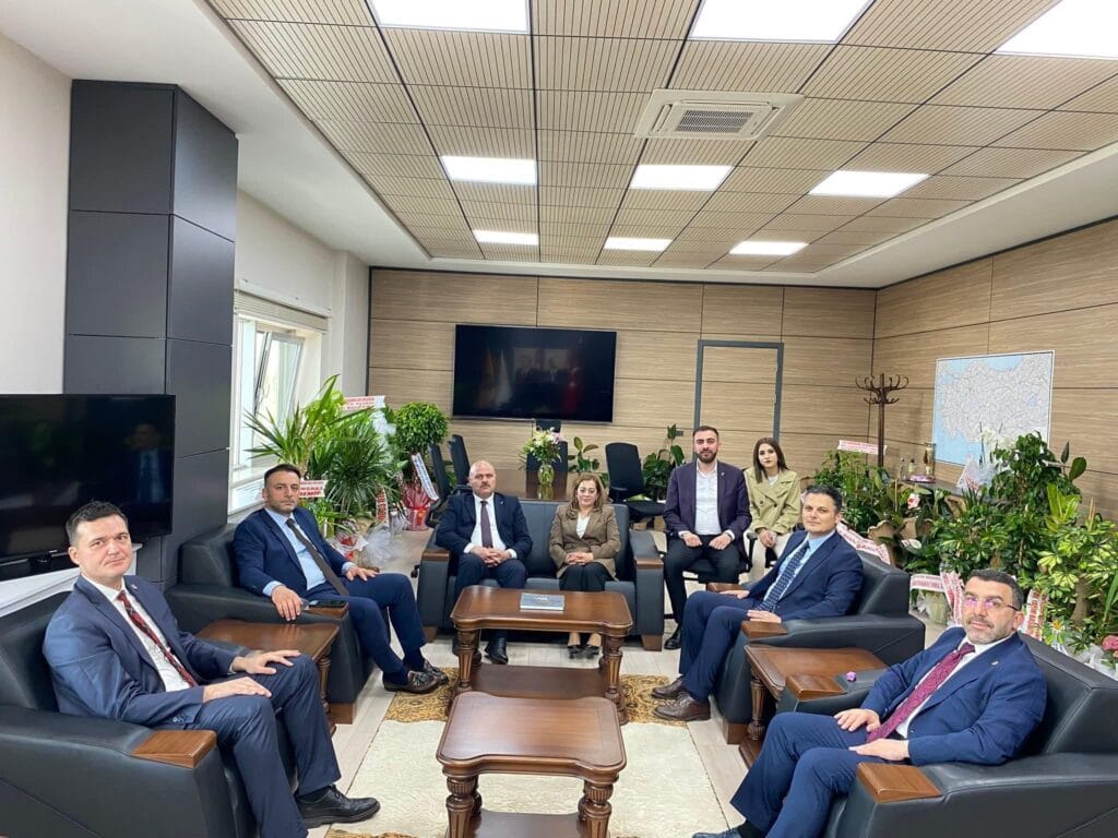 AK Parti Kars Heyeti, Karayolları 18. Bölge Müdürü Hakan Yenilmez’i ziyaret etti – Birlik Haber Ajansı