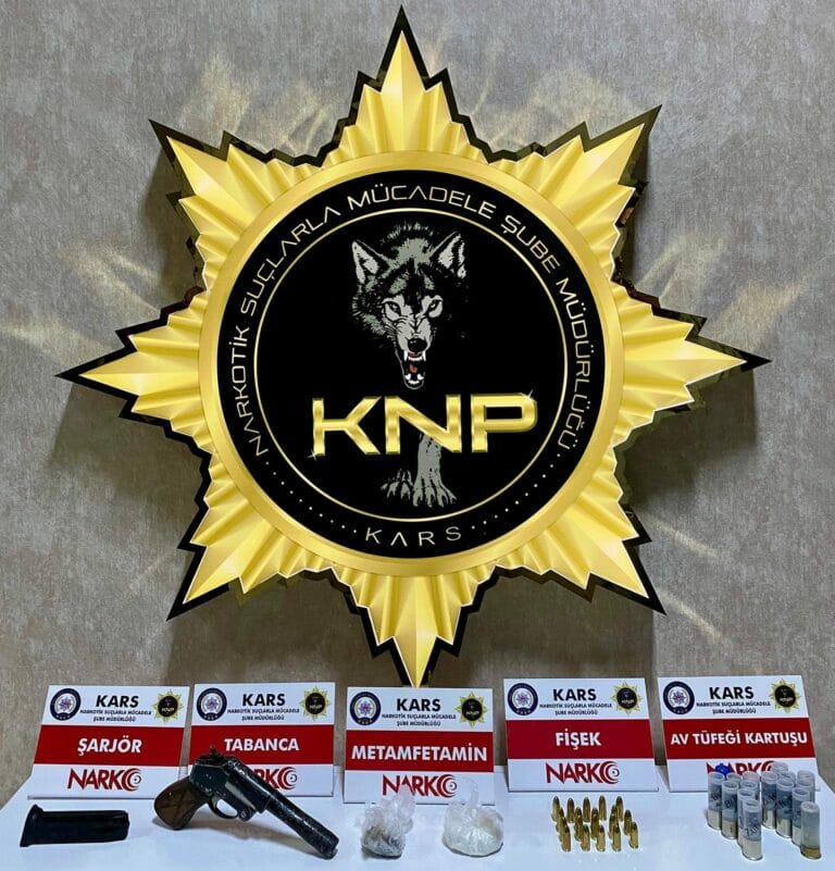 Kars’ta operasyon: Metamfetamin, ruhsatsız silah ve mühimmat ele geçirildi – Birlik Haber Ajansı