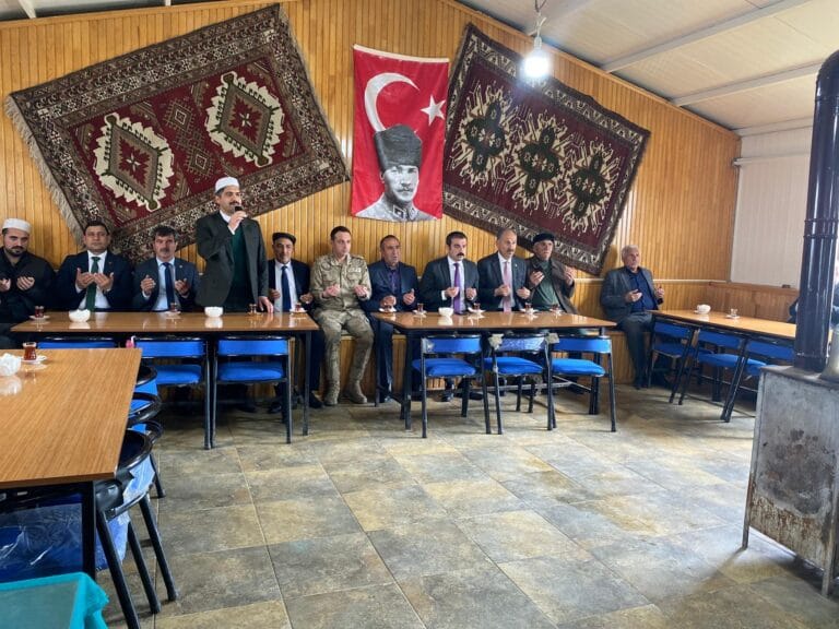 Kaymakam ve Belediye Başkanı araya girdi, Arpaçay’daki husumetli aileler arasındaki sorun çözüldü – Birlik Haber Ajansı